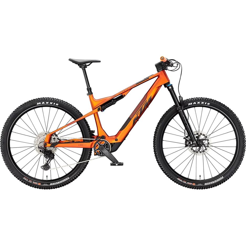 Bicicletă electrică KTM Macina Scarp SX Master culoare portocaliu, full suspension carbon SLL-E 140mm, furcă FOX 34 Float Performance 140mm, amortizor FOX Float Performance 2-Pos, motor Bosch Performance SX 55Nm, frâne Magura MT5, vedere laterală