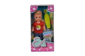 Timmy pe skateboard