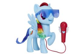 Poneiul rainbow dash canta cu el