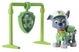 Figurina si insigna paw patrol rocky 6.3 cm