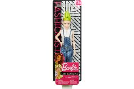 Papusa barbie fashionista cu salopeta si o coafura verde