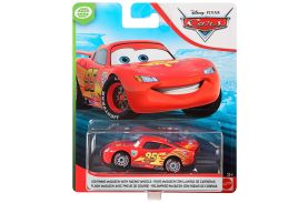Masinuta metalica cars3 personajul fulger mcqueen cu roti de curse