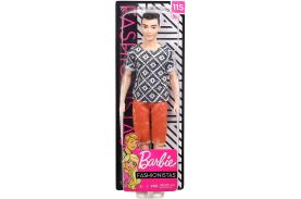 Papusa baiat fashionistas cu tricou alb negru mozaic