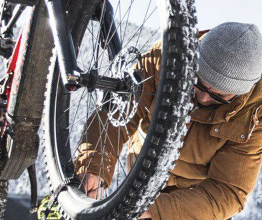 GHID: 10 activități de iarnă pe care trebuie să le încerci anul acesta